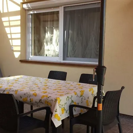 Kardos Apartman Holiday home *