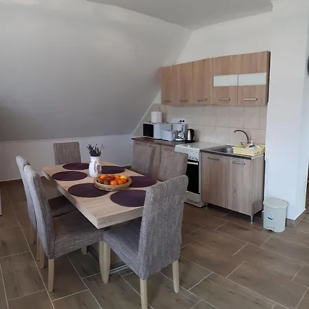 Holiday home Kardos Apartman